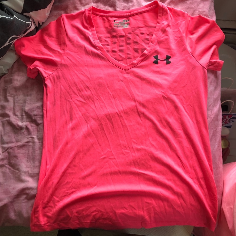 Hot pink Underarmor tee
